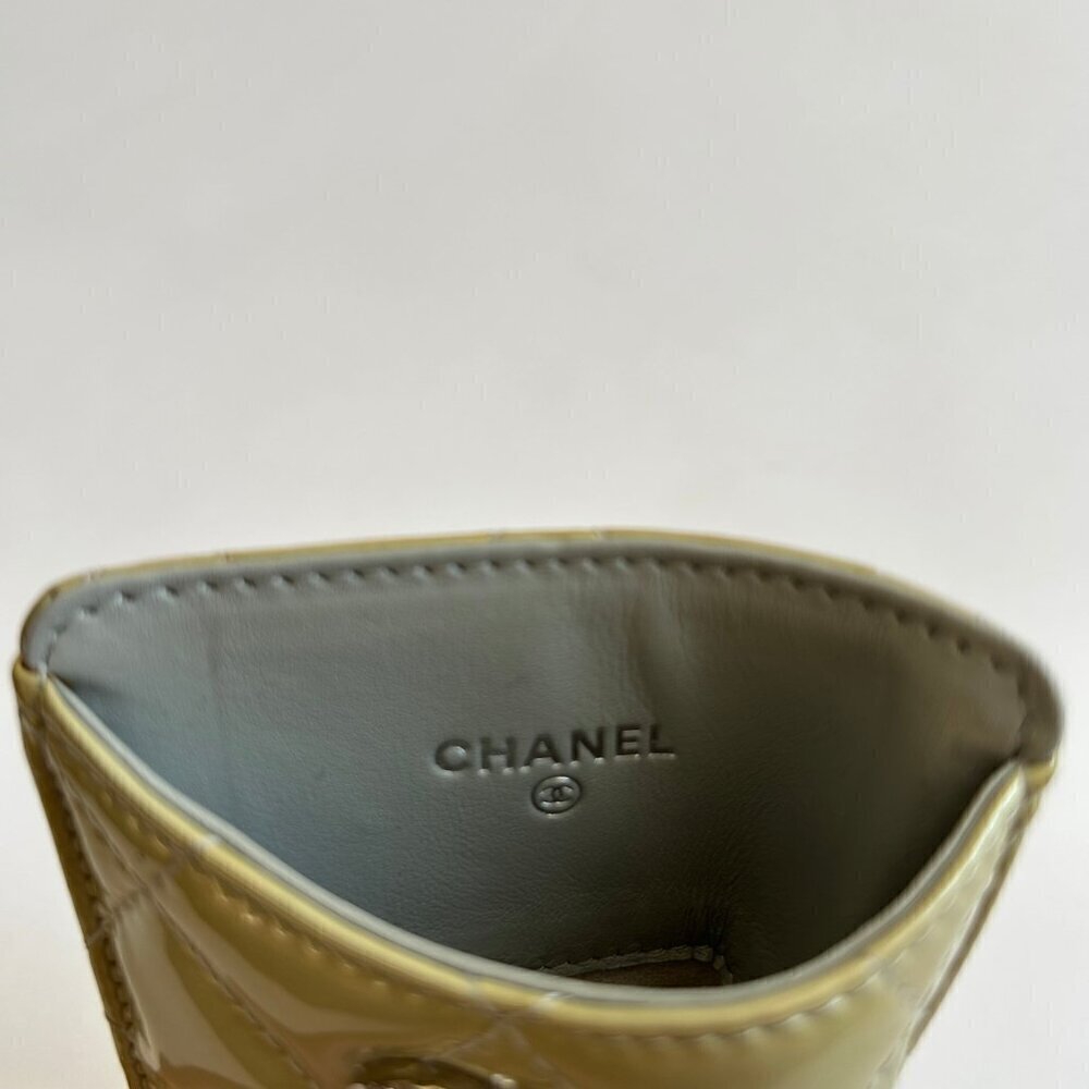 CHANEL PATENT LEATHER QUILTED CC INTERLOCKING LOGO CARD HOLDER - Picture 6 of 7